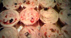WINTER BERRY CUPCAKES WITH WHITE CHOCOLATE ICING Sweet, juicy, fruity white chocolate cakes - perfect all year round.