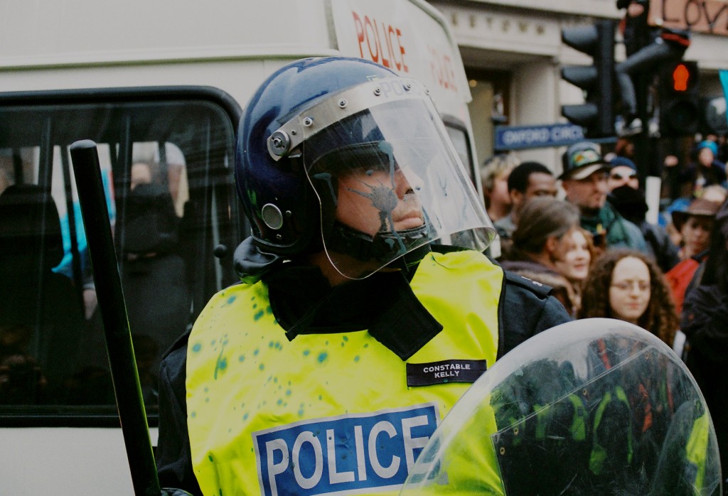 protest london policeman paint