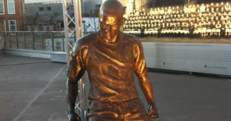 Thierry Henry Statue