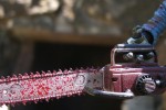 DUDE ROLLS INTO PUB WITH CHAINSAW BUT GETS KNOCKED OUT Dean Dinnen was pretty pissed off when he was told to put his cigarette out at the Endyke pub in Hull, so he returned with a chainsaw and the intention of causing some serious damage.