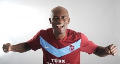 Players argue on the football pitch all the time, some of them settle disputes like a boss.