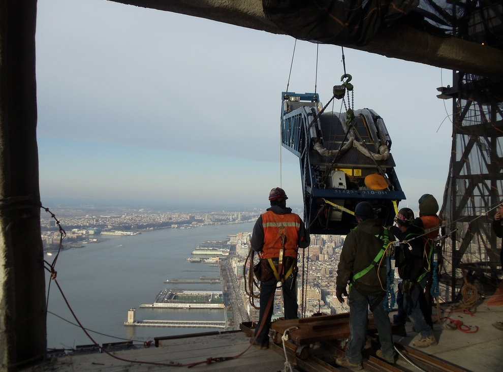 Escalators Hoisted Up World Trade Center 4