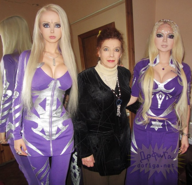 Valeria Lukyanova - With Gran And Friend