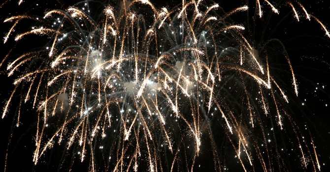 http://www.sickchirpse.com/wp-content/uploads/2013/06/fireworks-670x350.jpg