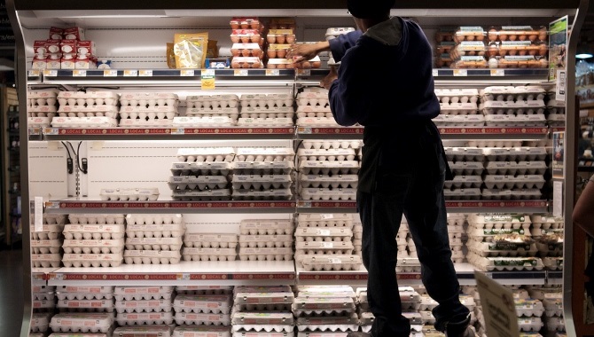 Supermarket Stacking Shelves