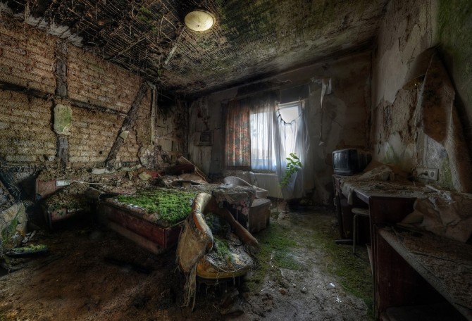 Niki Feijen - UrBex - Abandoned Buildings - Bedroom 2