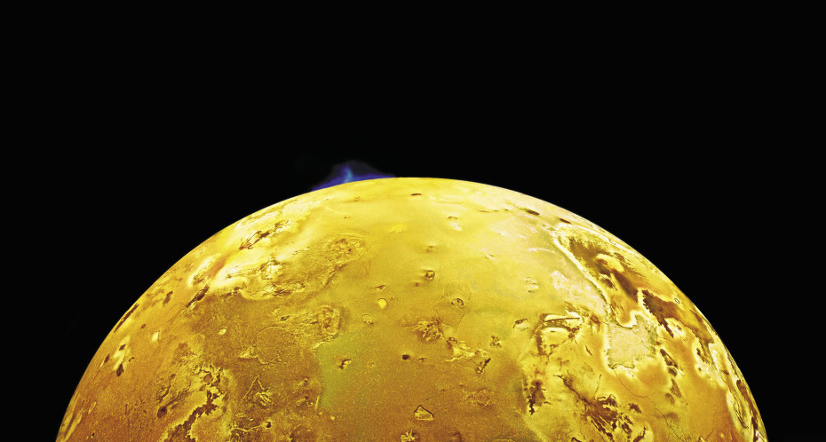 An-86-mile-high-volcanic-plume-explodes-above-the-horizon-of-Jupiter’s-moon-Io-930x498