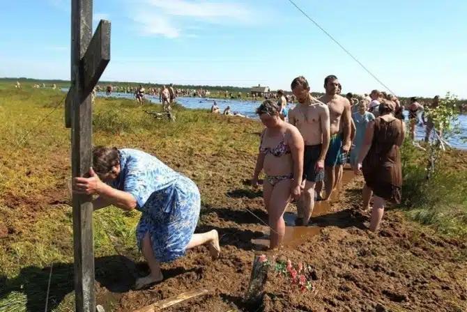 Awesome Phots From Russia With Love - Bikini Cross