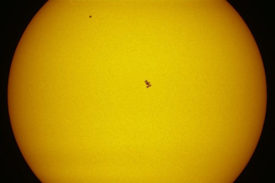 ISS-in-front-of-the-Sun-930x618