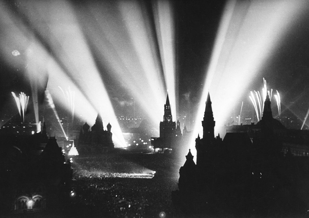 end of WWII moscow red square, 1945