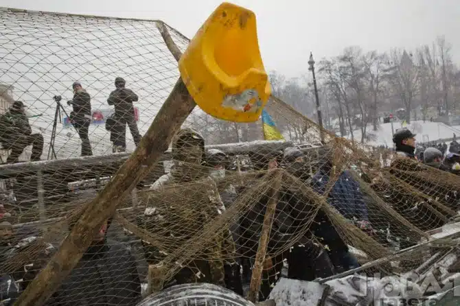 Ukraine Handmade Weapons - Barricades - Grenade catcher