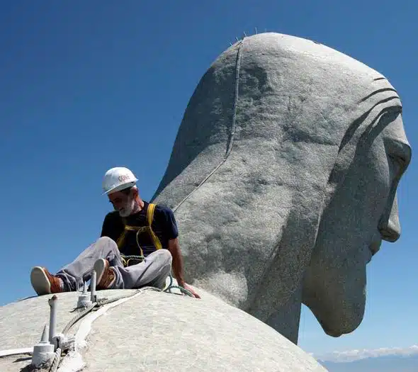Weird News - Jesus Finger Brazil 2
