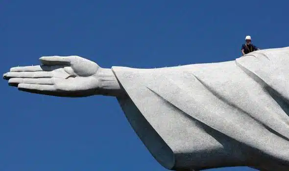 Weird News - Jesus Finger Brazil 3