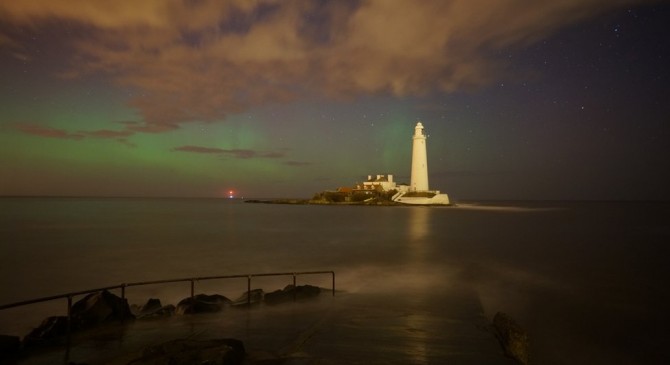 Northern Lights - Aurora Borealis - St Mary's Island, Tyne and Wear