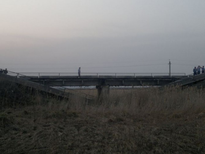 Awesome Photos From Russia - broken bridge