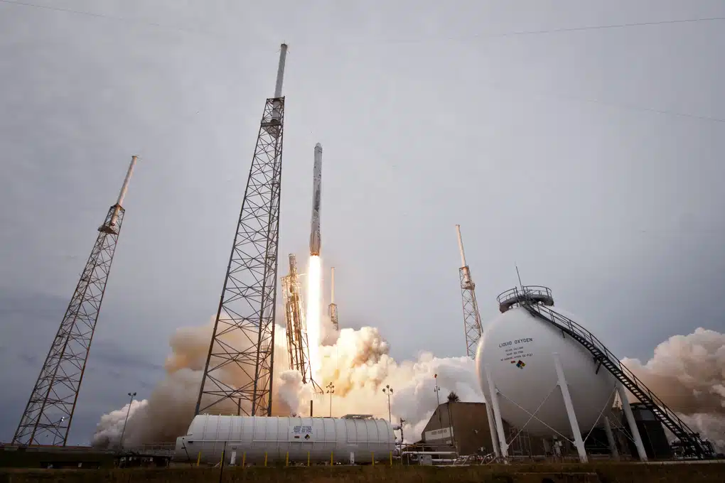 CRS-3_FALCON_9_LIFTOFF_verge_super_wide