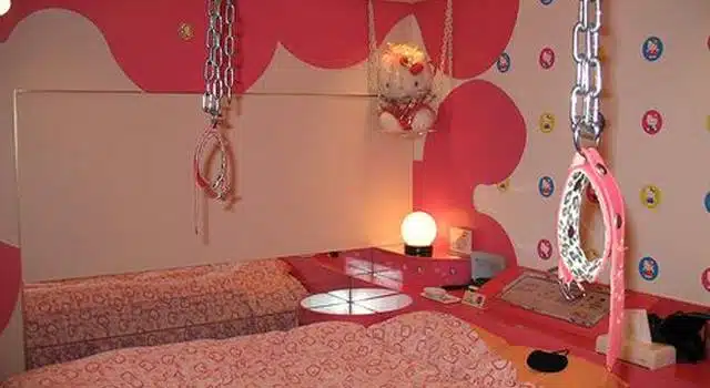 hello kitty 640 x 350
