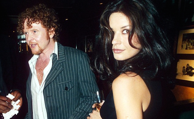 Mick-Hucknall-Catherine-Zeta-Jones.png