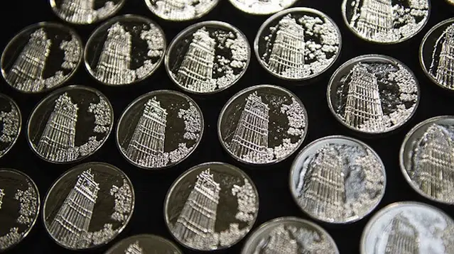 100 Pound Coin