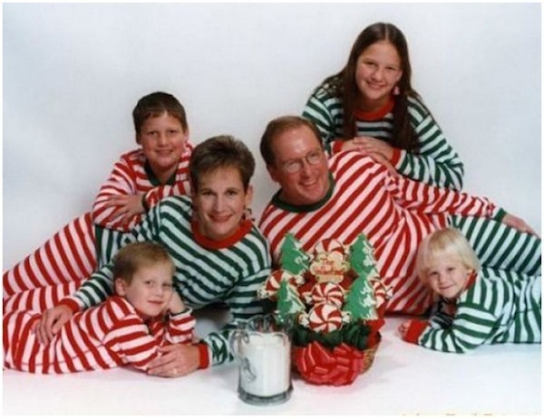 Awkward Christmas Family Photographs 10