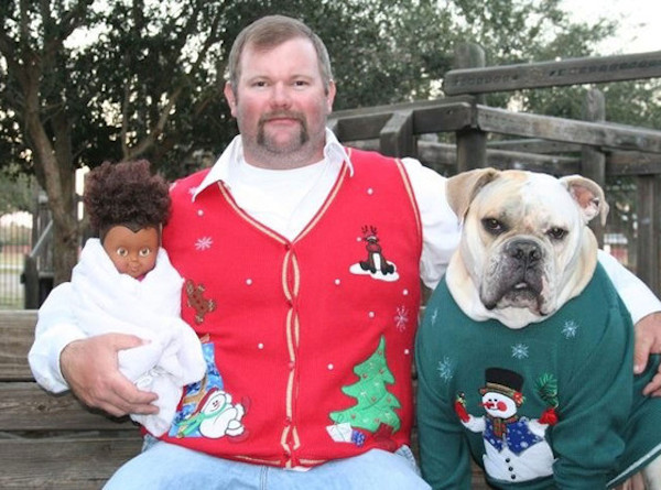 Awkward Christmas Family Photographs 16