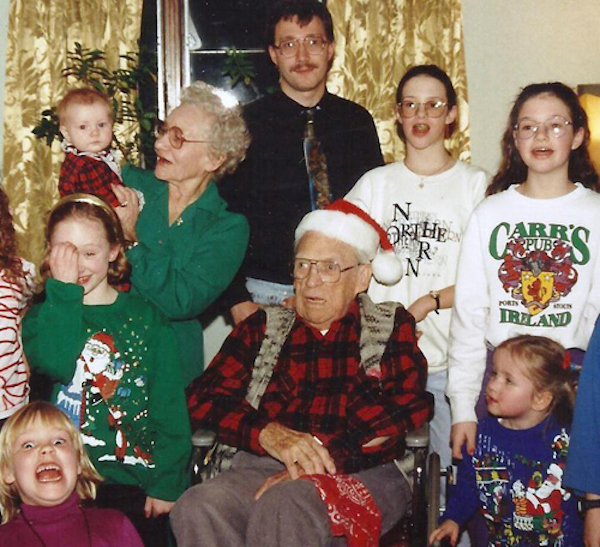 Awkward Christmas Family Photographs 17