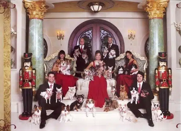 Awkward Christmas Family Photographs 3