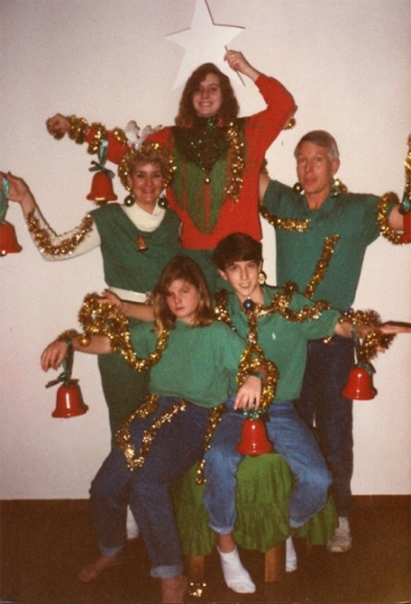 Awkward Christmas Family Photographs 7