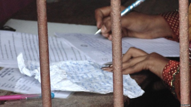India Students Cheat Bihar Exam Building - Notes