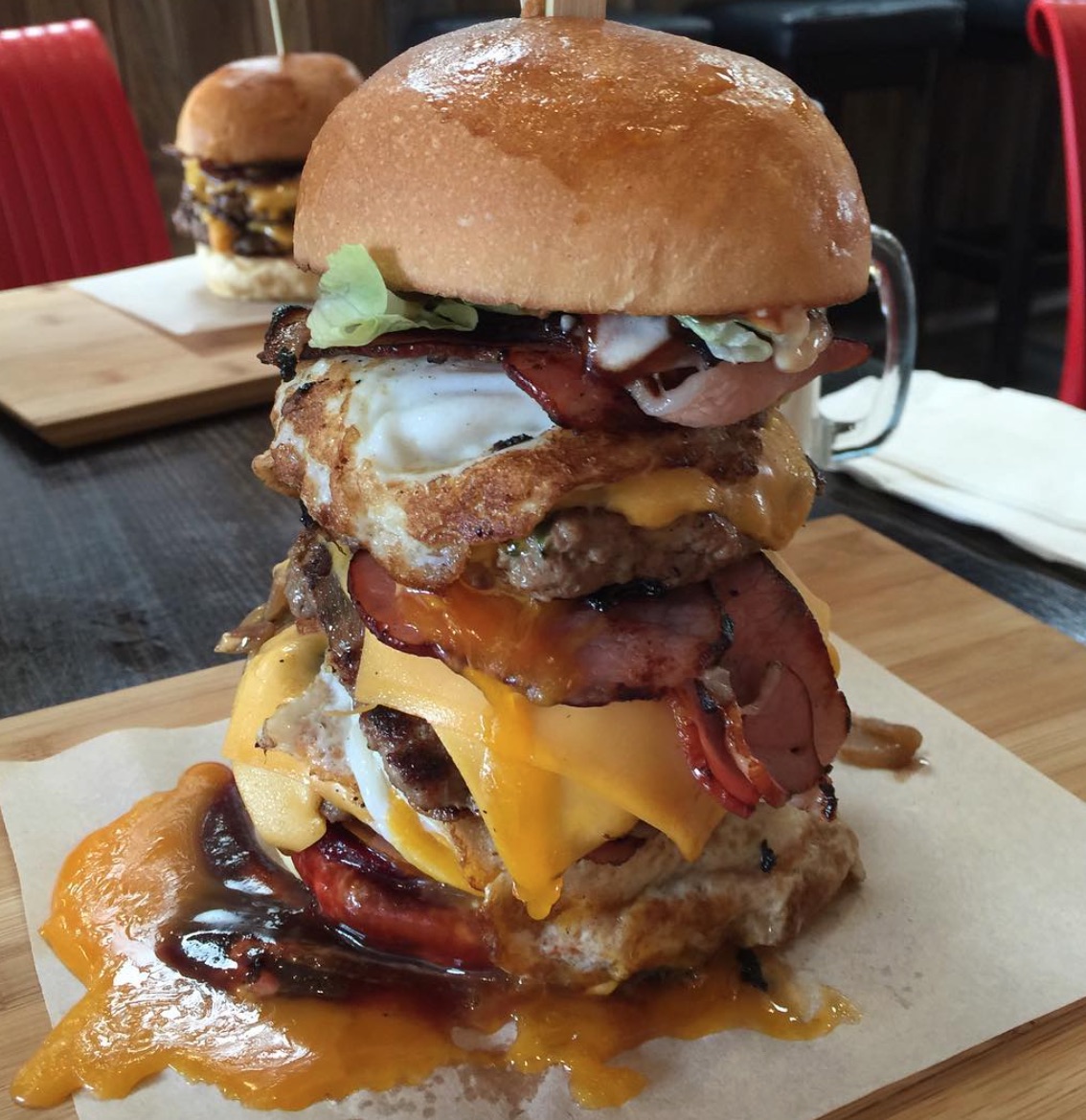 This Australian Guy Eats The Most Insane Burgers Anyone Has Ever Seen ...