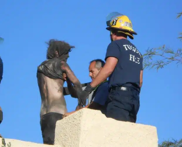 guy-stuck-chimney-4