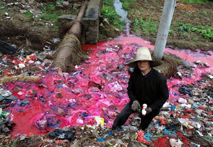 A woman collects plastic bottles near a river where water is polluted with a reddish dye in Dongxiang, in east China's Jiangxi Province Friday March 25, 2005. The river is polluted by waste water directly discharged from a small paper factory nearby. China's already severe water shortages are worsening due to heavy pollution of lakes and aquifers and urban development projects with a big thirst for water. A survey in January found that only 47 percent of water in China's major rivers is drinkable, while half of all lakes are heavily polluted. (AP Photo) ** CHINA OUT, ONLINE OUT ** - salom
