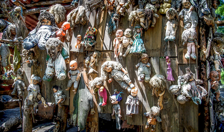 the island of dead dolls