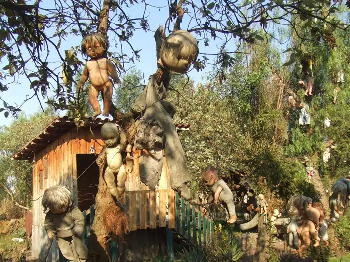 island-of-the-dolls