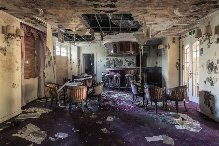 Japan abandoned love hotel 9