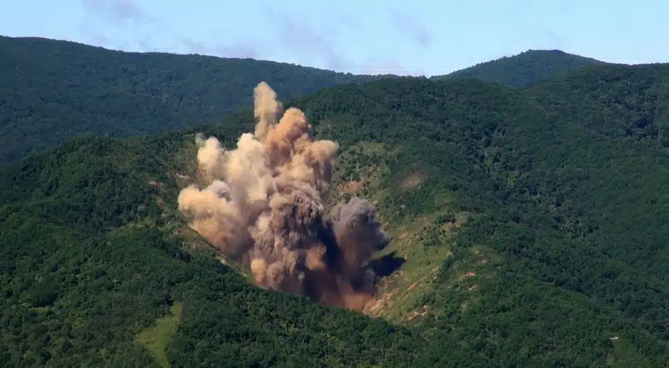 Bomb border
