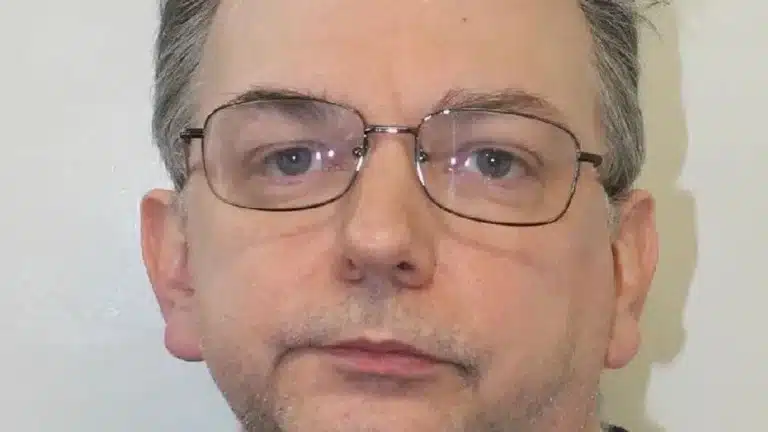 Man Wakes Up To Hotel Manager Sucking His Toes At End Of The Bed