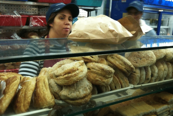 BAGEL SHOP REVIEW: THAT PLACE EVERYONE ALWAYS GOES TO