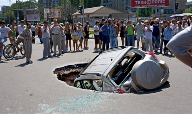 Entire Russian Town Being Eaten By Massive Sinkholes Sick