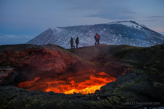 Tolbachic Volcano - Lusika33 - Group and Hole