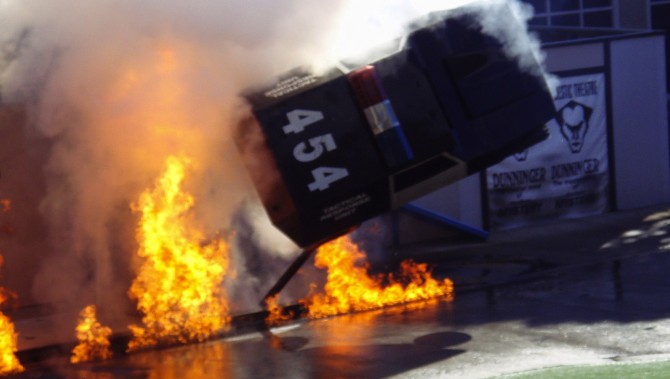 Stunt_Show_explosion_and_car_flip