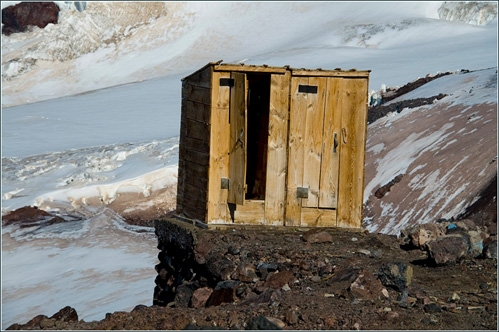 Awesome Photos From Russia With Love - Hight Toilet Shelter 11 - Elbrus 4200 m