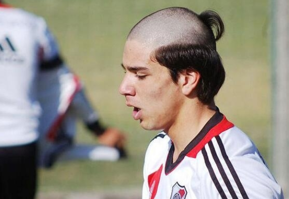 Worst Hair Cut Ever - Terrible Hair Style - Giovanni Simeone from the Argentinian team River Plate