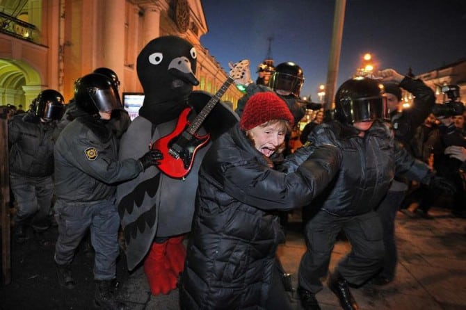 Awesome Photos From Russia With Love - Pigeon Fight