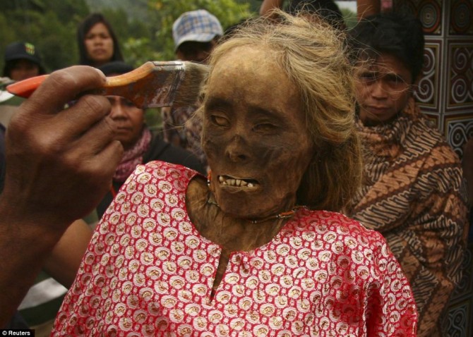 Ma'nene - Indonesia - Zombie - Dress up Dead - Makeup