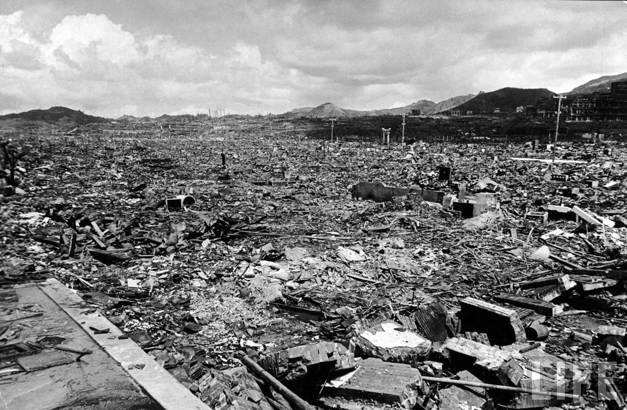 Когда сбросили бомбу на японию. Хиросима и Нагасаки атомная бомбардировка. Бомбардировка Хиросимы и Нагасаки 1945.