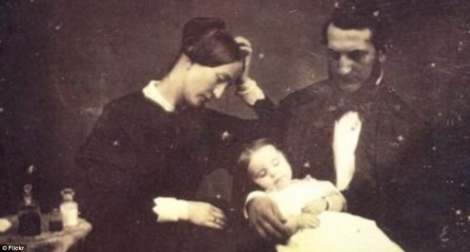Victorian Death Photos - Momento Mori - Parents and Child