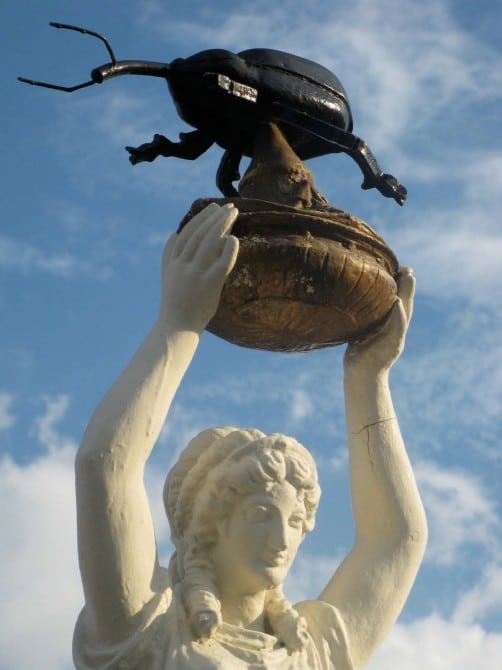 Weird Distrbing Statues - Alabama, Weevil