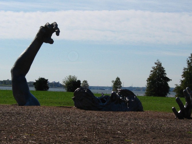 Weird Distrbing Statues - Washington, The Awakening 2