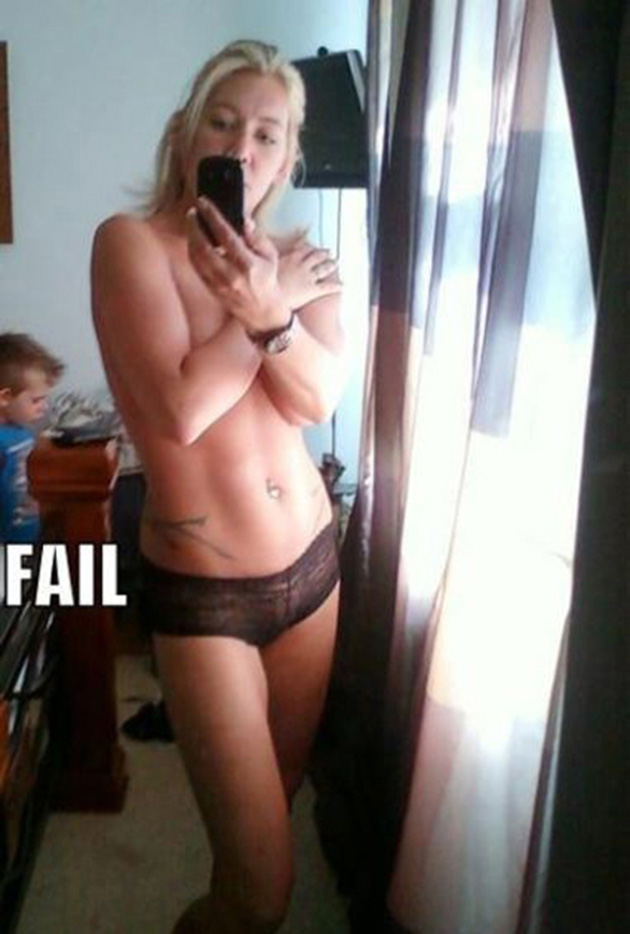 Mirror-Selfie-Fail-05